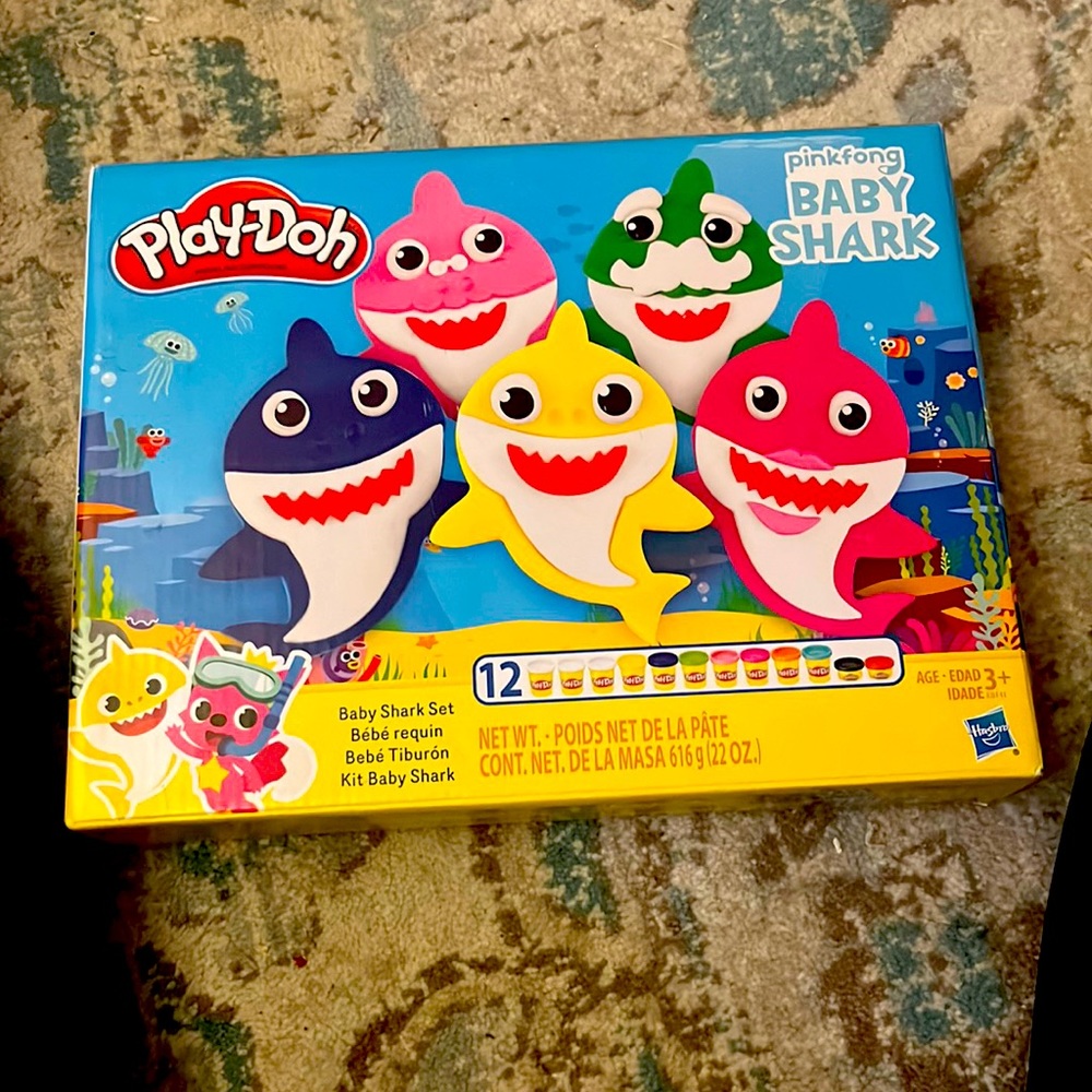 Pinkfong Baby Shark play-doh set NWT